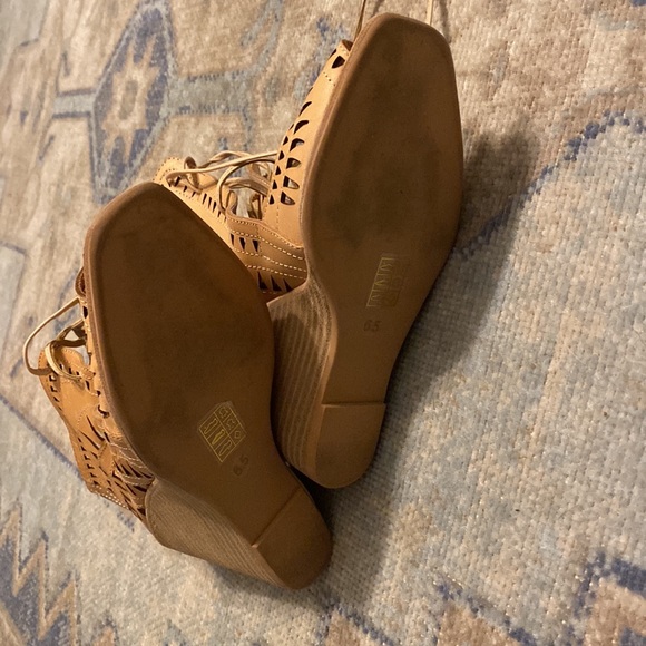 Shoes - Picture 3 of 6